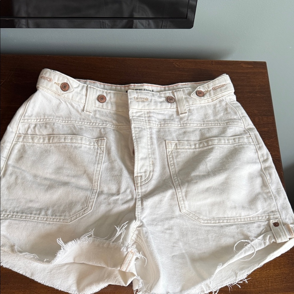 Free people- we the free Women's White/off white Denim Shorts buttonfly  size 28